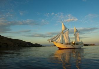Alexa Yacht Charter in Komodo