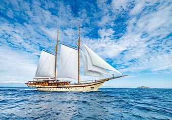 Lamima Yacht Charter in Komodo