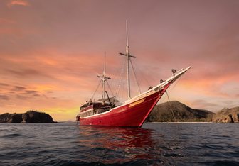 Seven Seas Yacht Charter in Komodo