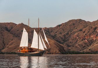 Vela Yacht Charter in Komodo